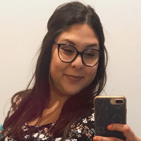 Iโm Karissa ๐๐ผ + Iโm addicted to caffeine. - Picture 2 of 13